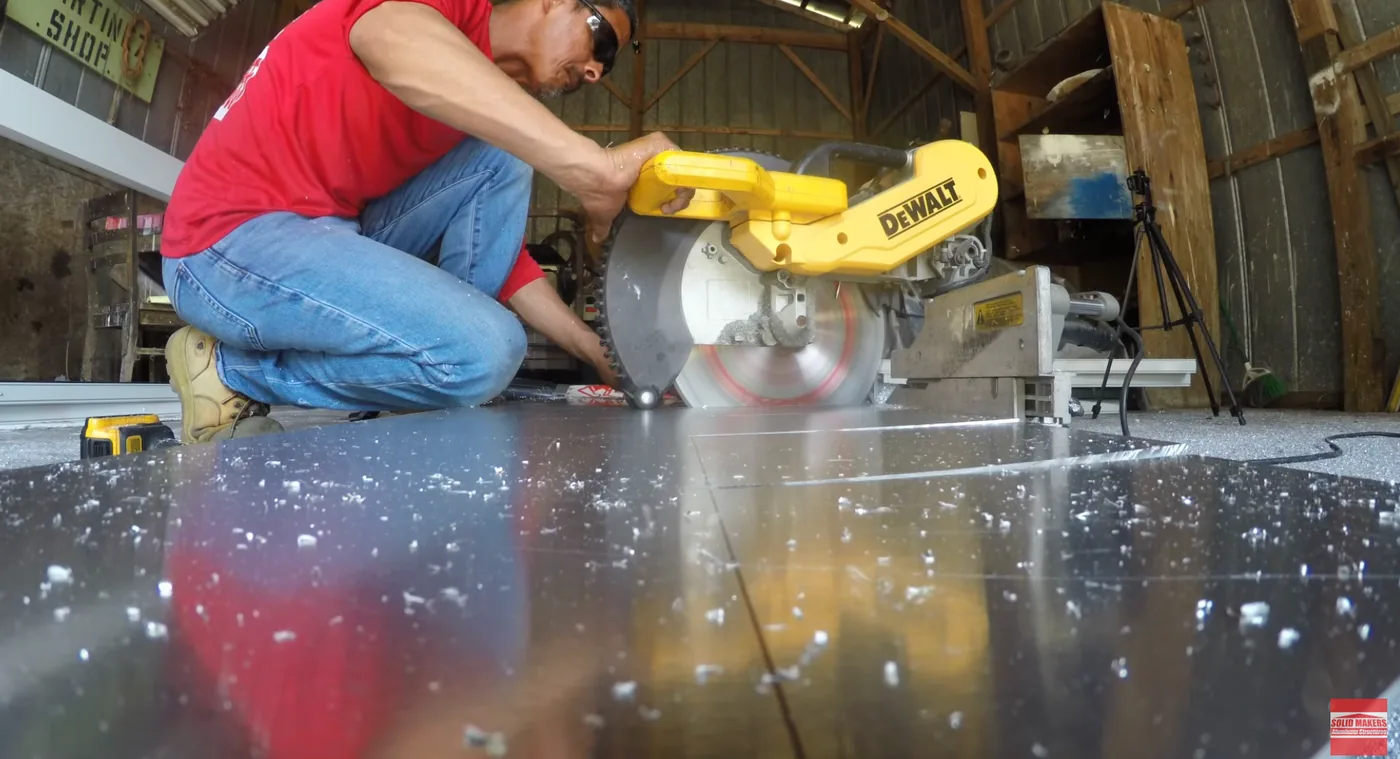 Solid Makers cutting aluminum during prefabrication for a pool screen enclosure built in Fort Myers Florida