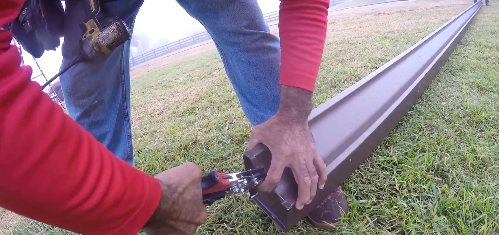 Solid Makers fabricating seamless gutter during a gutter installation in Montura Florida